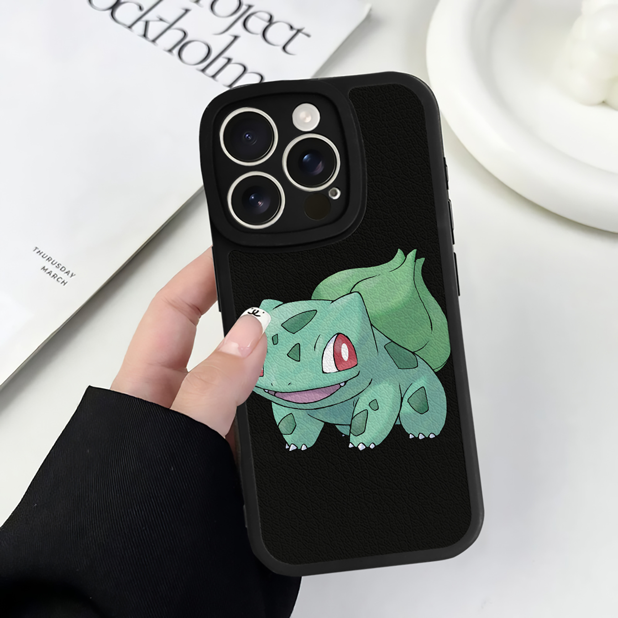 （画像用） ポケットモンスター Pokémon 【iPhone 16シリーズ対応】シリコンスマホケース（レザー調） 材質：シリコン